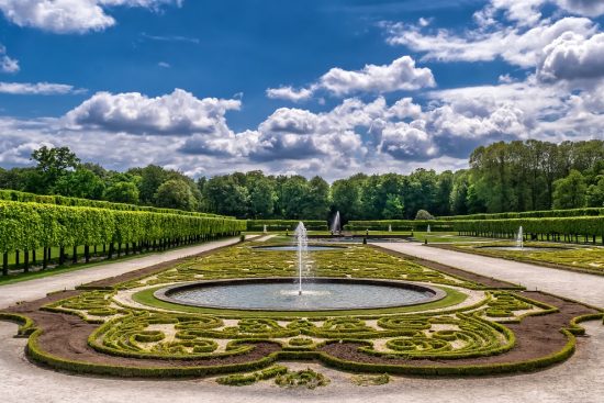 scopri il meraviglioso mondo dei giardini: dal design alla cura delle piante, trova ispirazione per il tuo spazio verde ideale e trasforma il tuo giardino in un'oasi di bellezza e tranquillità.