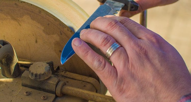 affina e migliora la tua esperienza di taglio con le nostre guide professionali sul sharpening. scopri tecniche, strumenti e consigli per ottenere lame impeccabili e affilate che durano nel tempo.