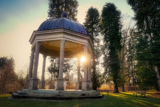 scopri il mondo dei gazebo: eleganti strutture all'aperto ideali per giardini, cortili e eventi. scegli tra diverse forme e materiali per arricchire il tuo spazio esterno con stile e funzionalità.