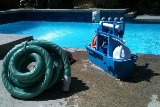 scopri i migliori servizi di manutenzione piscine per mantenere le tue acque cristalline e il tuo spazio esterno impeccabile. affidati ai nostri esperti per una piscina sempre perfetta.