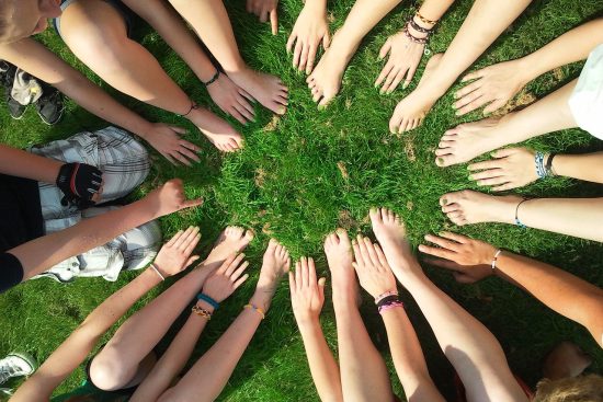 scopri una comunità inclusiva che abbraccia la diversità e promuove l'appartenenza. unisciti a noi per costruire legami significativi e condividere esperienze uniche in un ambiente accogliente.