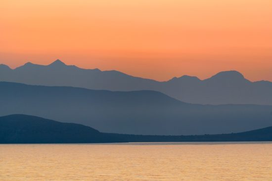 scopri la bellezza e la cultura della regione mediterranea, un viaggio tra tradizioni, gastronomie e paesaggi mozzafiato. esplora le meraviglie del mare e della terra, vivendo esperienze uniche nel cuore del mediterraneo.