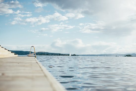 scopri le ultime tendenze nel design delle piscine: stili innovativi, materiali sostenibili e soluzioni creative per trasformare il tuo spazio esterno in un'oasi di relax.