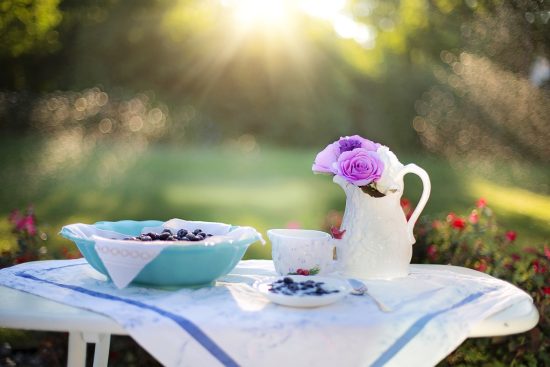 scopri la nostra elegante collezione di tavoli da giardino, perfetti per creare uno spazio all'aperto accogliente e funzionale. scegli tra vari stili e materiali per rendere il tuo giardino un luogo unico dove convivere e rilassarsi.