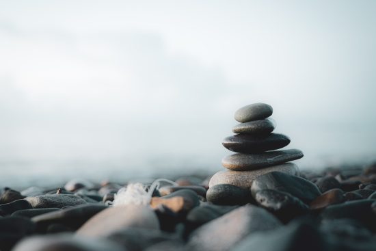 scopri la serenità e l'armonia di un giardino zen, un rifugio perfetto per la meditazione e il relax. esplora le bellezze della natura, tra sabbia bianca, rocce e piante delicate, per un'esperienza rigenerante.