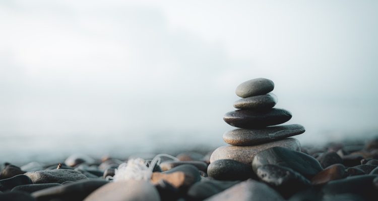 scopri la serenità e l'armonia di un giardino zen, un rifugio perfetto per la meditazione e il relax. esplora le bellezze della natura, tra sabbia bianca, rocce e piante delicate, per un'esperienza rigenerante.