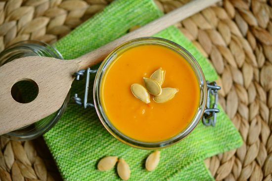 scopri le diverse varietà di zucche, ognuna unica nel suo sapore e nella sua forma. dalle classiche zucche arancioni alle varietà decorative, esplora come utilizzare questi frutti nella cucina e nelle decorazioni autunnali.