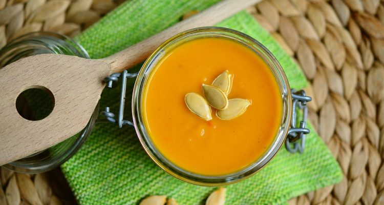 scopri le diverse varietà di zucche, ognuna unica nel suo sapore e nella sua forma. dalle classiche zucche arancioni alle varietà decorative, esplora come utilizzare questi frutti nella cucina e nelle decorazioni autunnali.